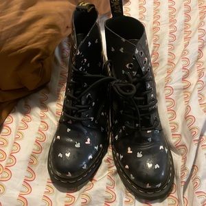 Dr. Martens Heart Print Women’s Size 8